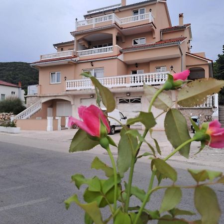 Apartments Mig - With Beautiful Garden Supetarska Draga Ngoại thất bức ảnh