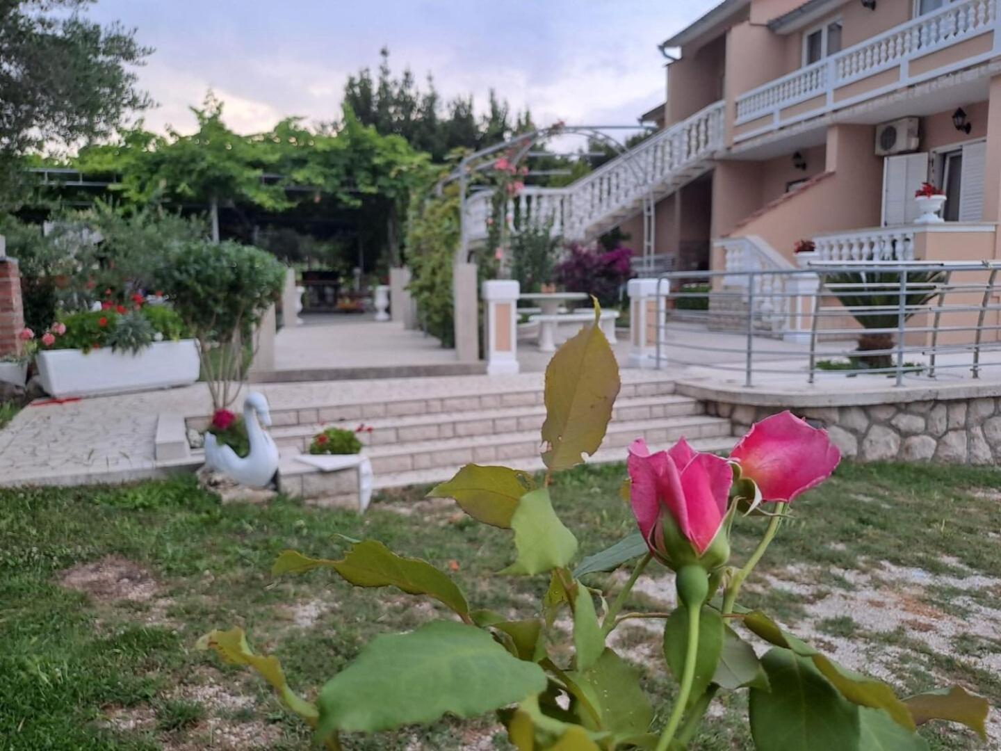 Apartments Mig - With Beautiful Garden Supetarska Draga Ngoại thất bức ảnh